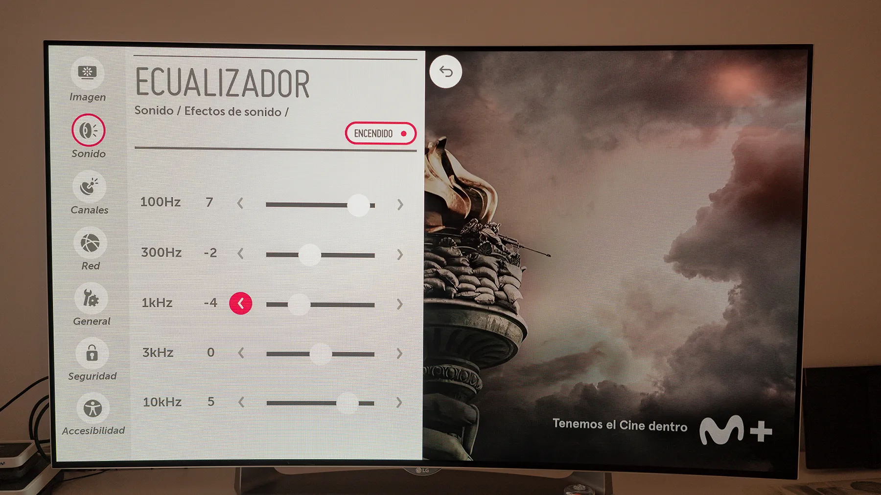 Ecualizador gráfico en el menú de un televisor LG