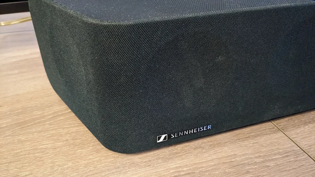 Imagen del logo de Sennheiser en la Ambeo MAX